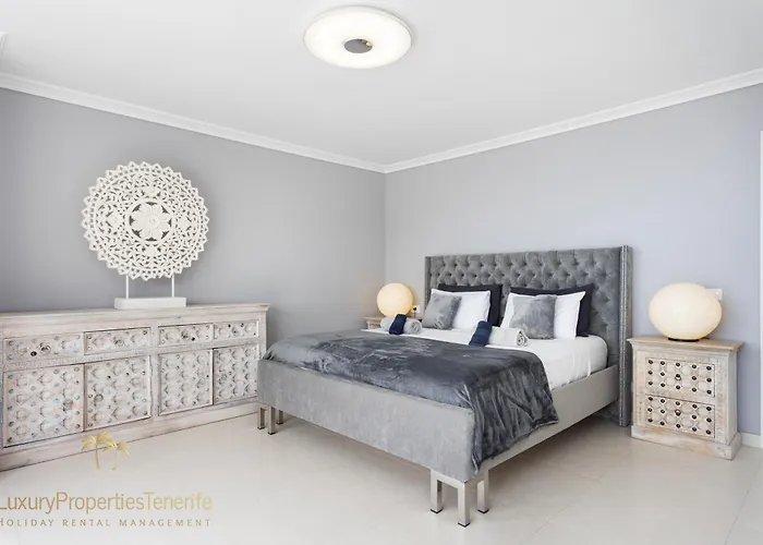 Tropical فيلة أذيخي