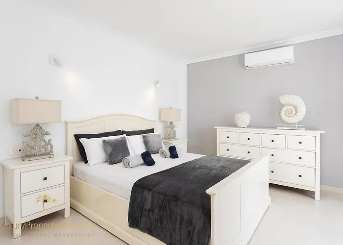 Tropical فيلة أذيخي